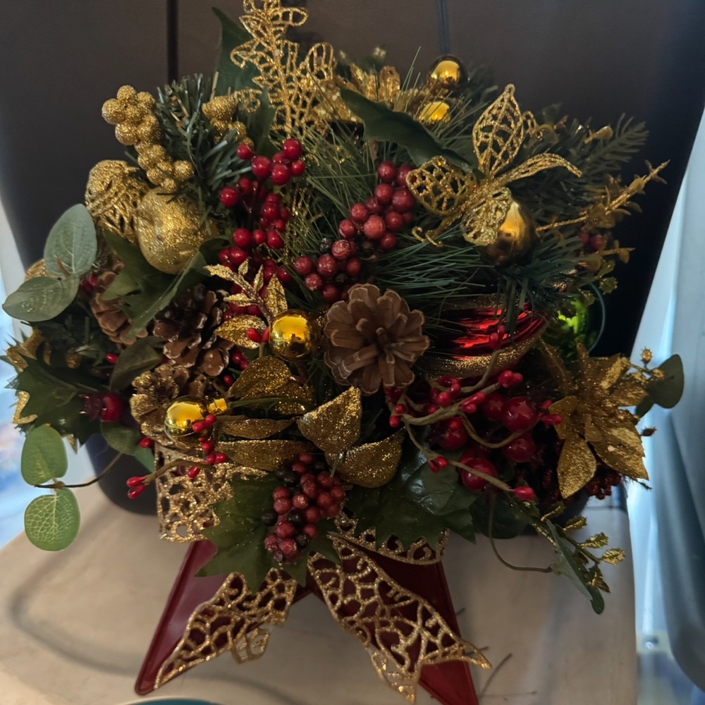 Elegant Red and Gold Holiday Wreath